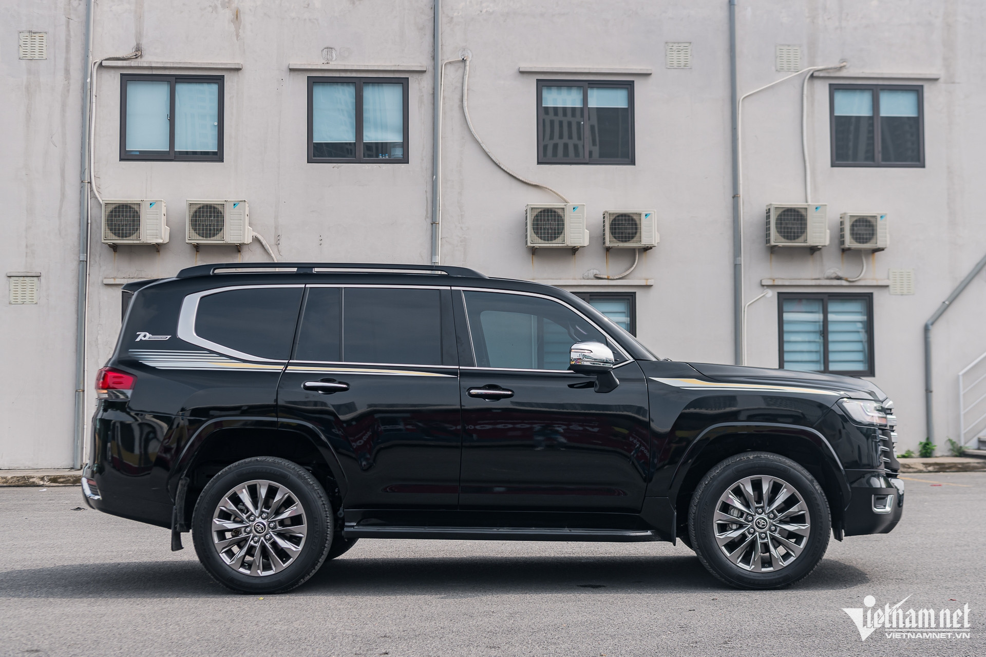 land cruiser 2.jpg