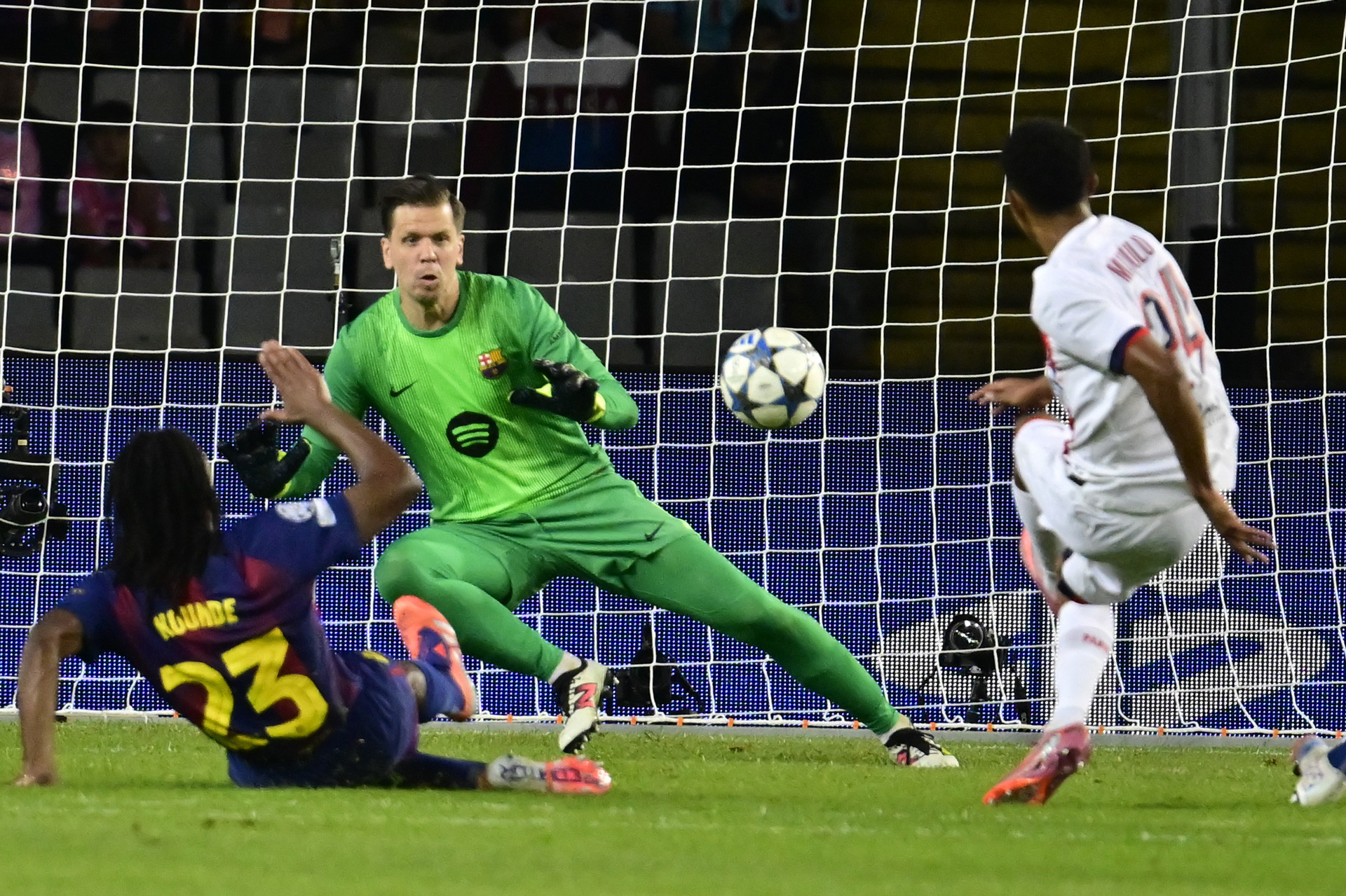 MD - Mayulu Barca PSG.jpg