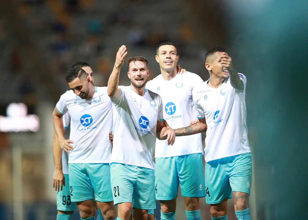 Nam dinh vs Eastern 1.jpg