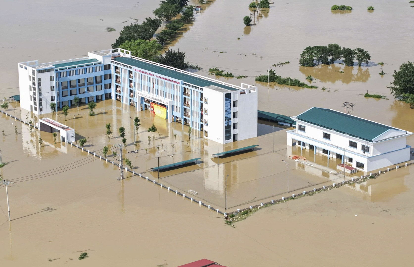 Nước sông Cầu dâng cao, hàng nghìn hộ dân ở Bắc Ninh bị cô lập