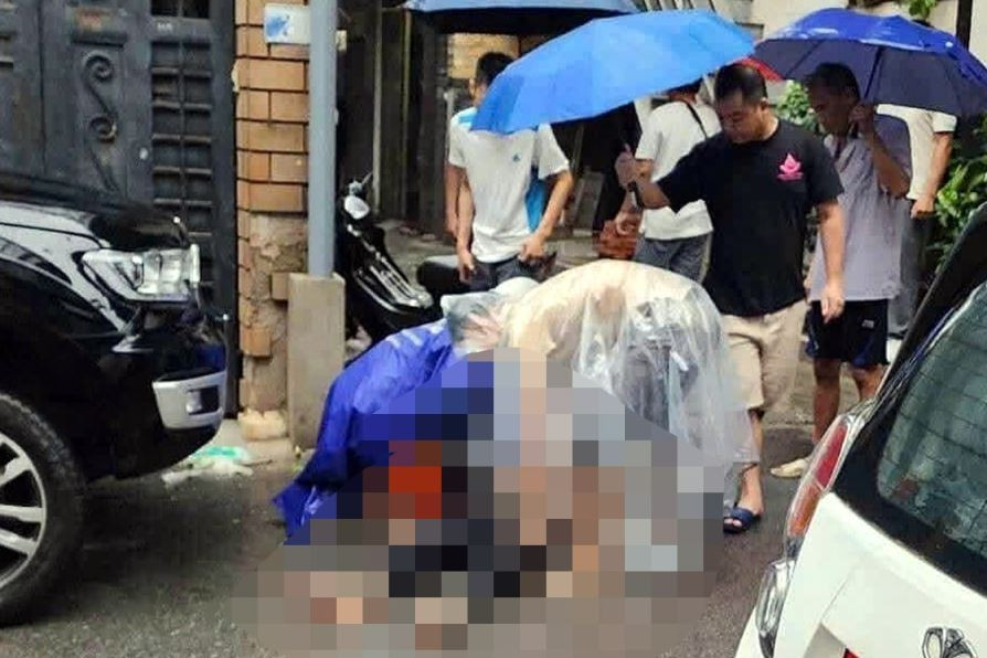 Người đàn ông tử vong nghi do điện giật khi ngập lụt ở Hà Nội, người thân sốc nghẹn