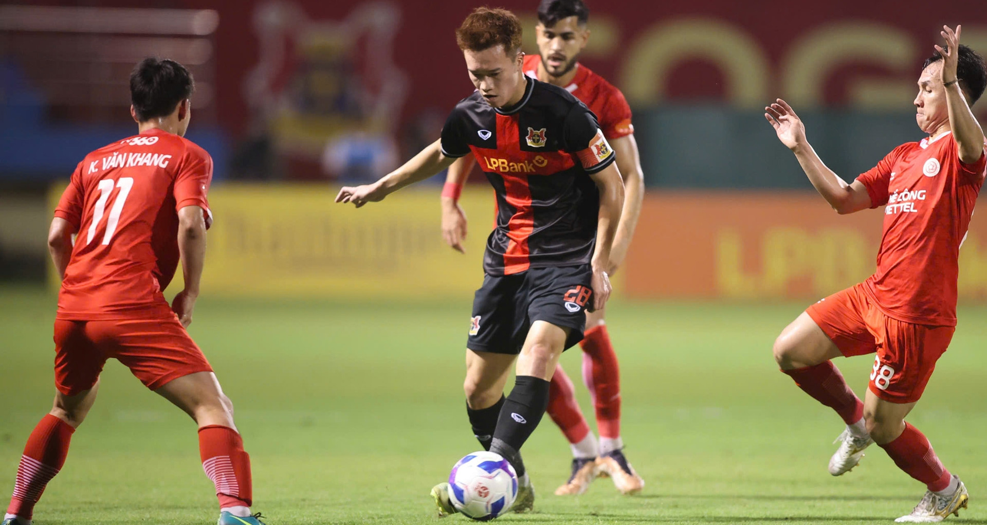 Thể Công Viettel chia điểm nghẹt thở Ninh Binh