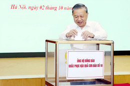 Tổng Bí thư, Chủ tịch Quốc hội ủng hộ đồng bào khắc phục hậu quả bão số 10