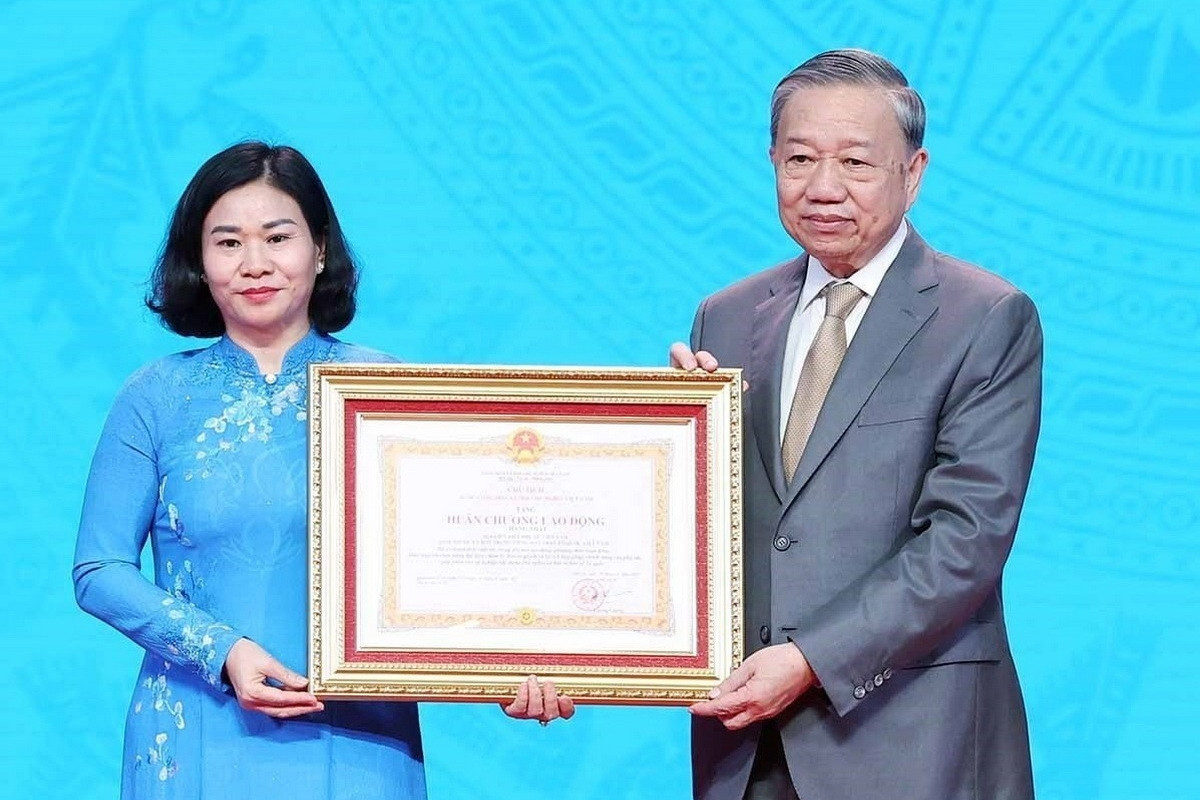Tổng Bí thư: Phát hiện, bồi dưỡng cán bộ nữ, tăng tỷ lệ nữ tham gia lãnh đạo