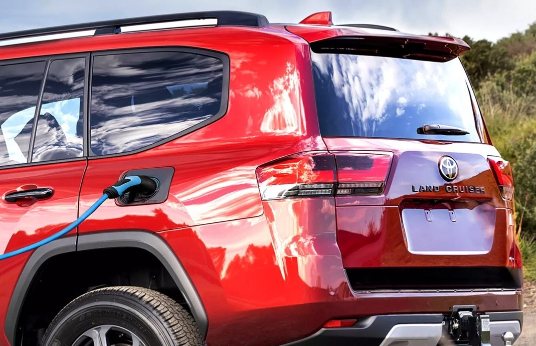 Toyota Land Cruiser sẽ có thêm bản tiết kiệm xăng cho các đại gia