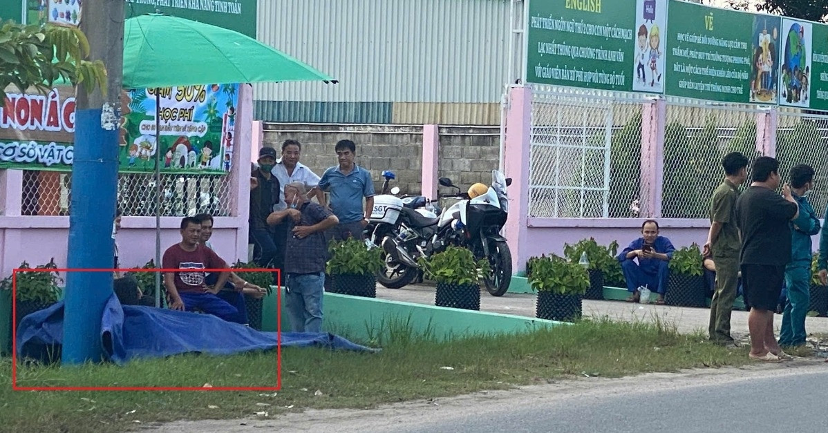 Vội mang tiền đóng viện phí cho mẹ, người phụ nữ lao xe vào cột điện tử vong