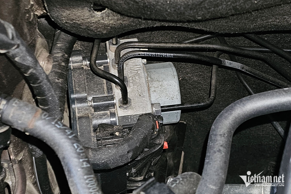 W-m244 dun abs cua he thong phanh.jpg