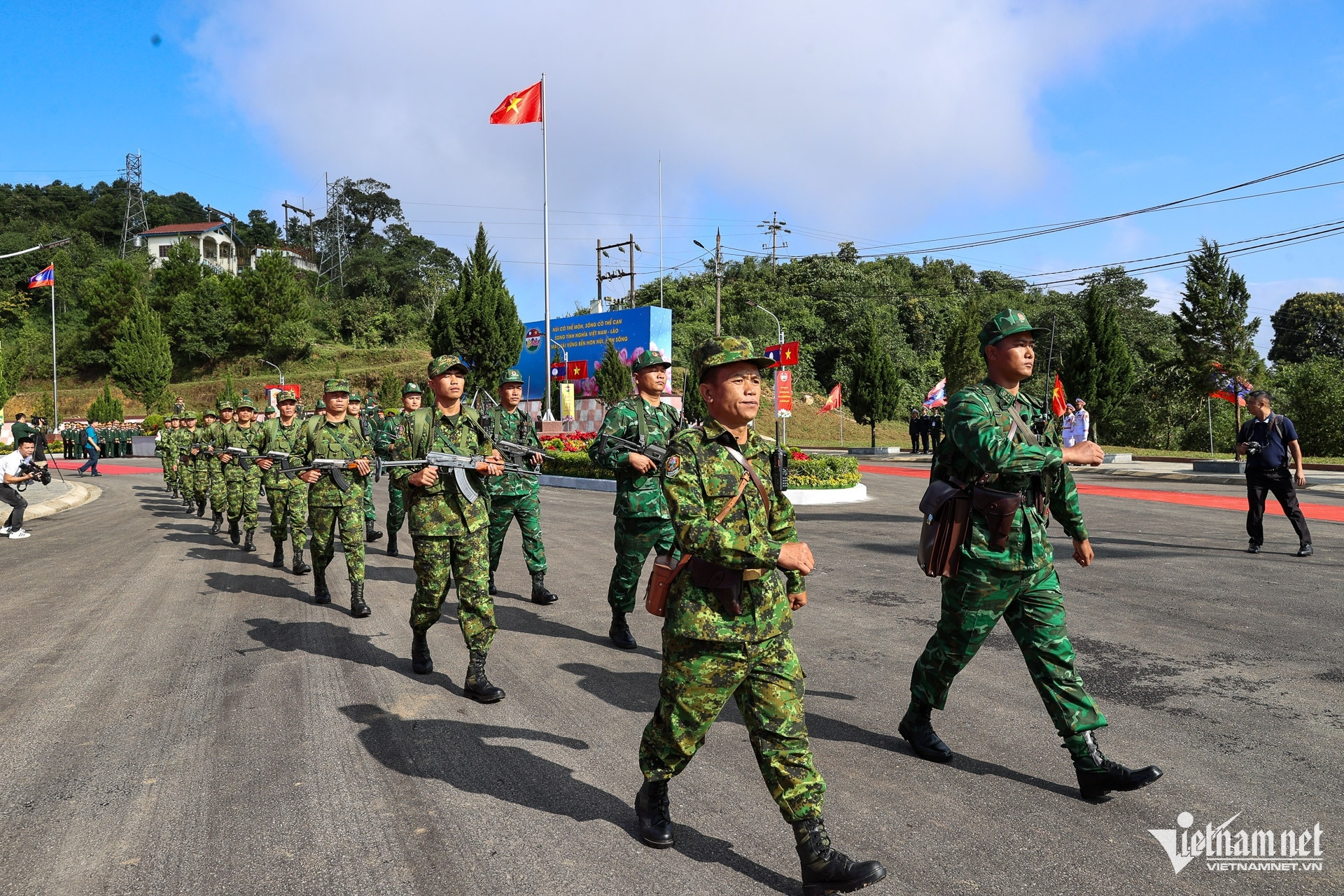 Xây dựng biên giới Việt - Lào hòa bình, hữu nghị, hợp tác và phát triển
