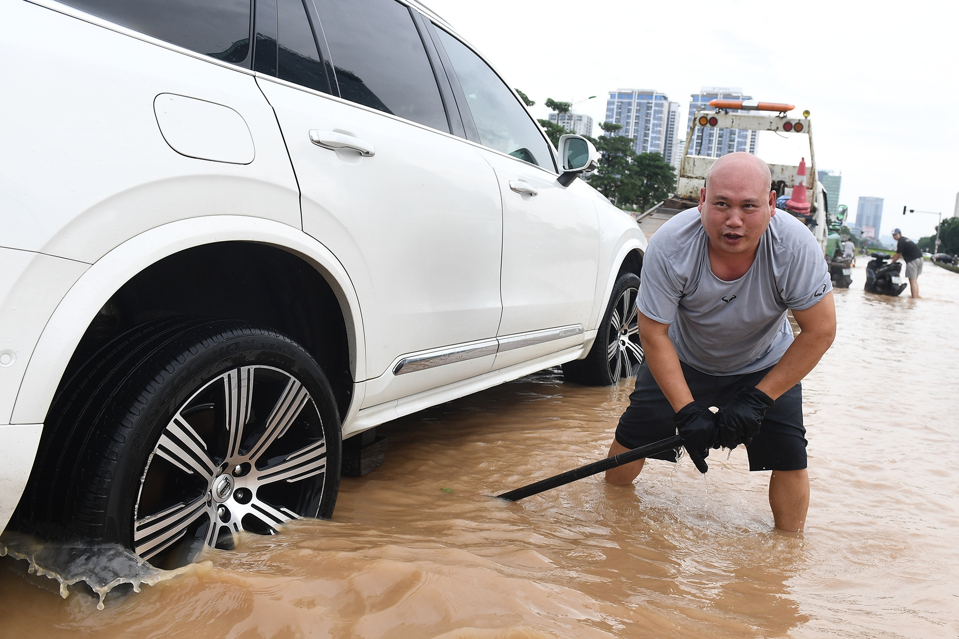 Xe bị ngập sâu nhưng không đi, có cần phải bảo dưỡng, thay dầu?