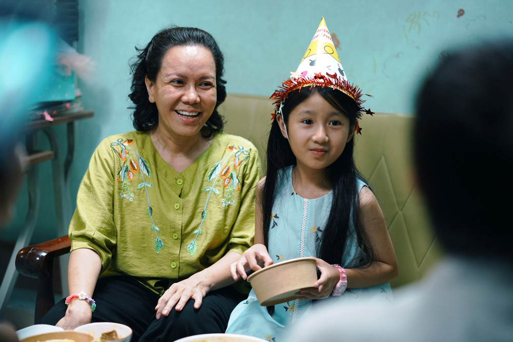 Việt Hương trong vai bà Hậu