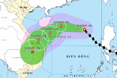 Bão số 12 hướng vào Huế - Quảng Ngãi, miền Trung mưa lớn dồn dập