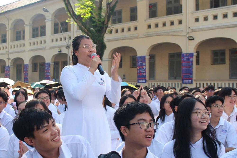 chien dich khong mot minh 3.png