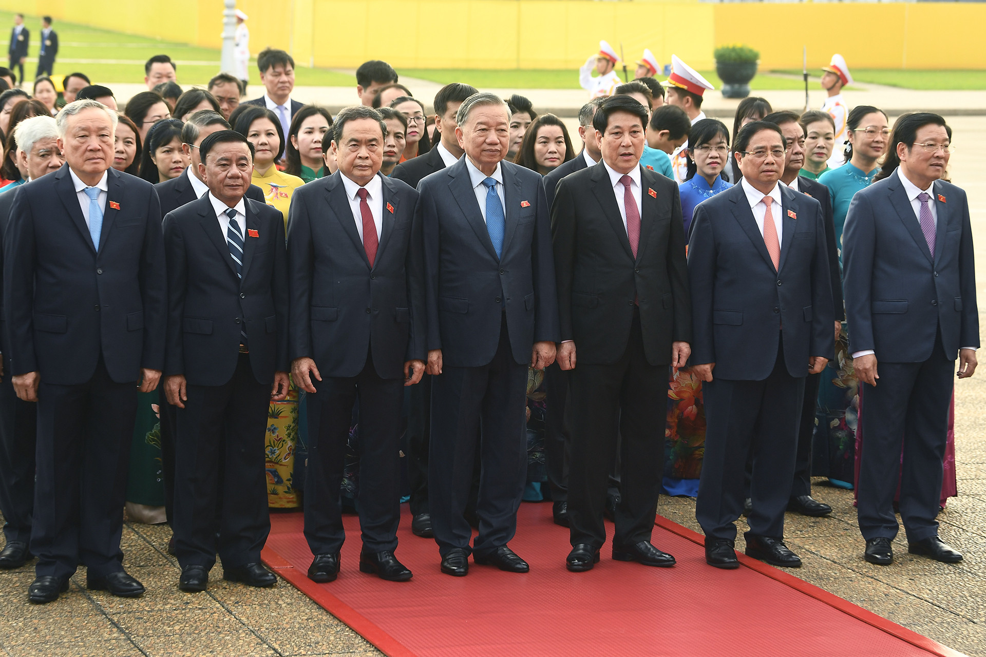 Lãnh đạo Đảng, Nhà nước và đại biểu Quốc hội vào Lăng viếng Chủ tịch Hồ Chí Minh