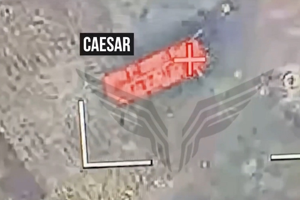 Giây phút pháo tự hành Caesar của Ukraine bị UAV cảm tử Nga thiêu cháy