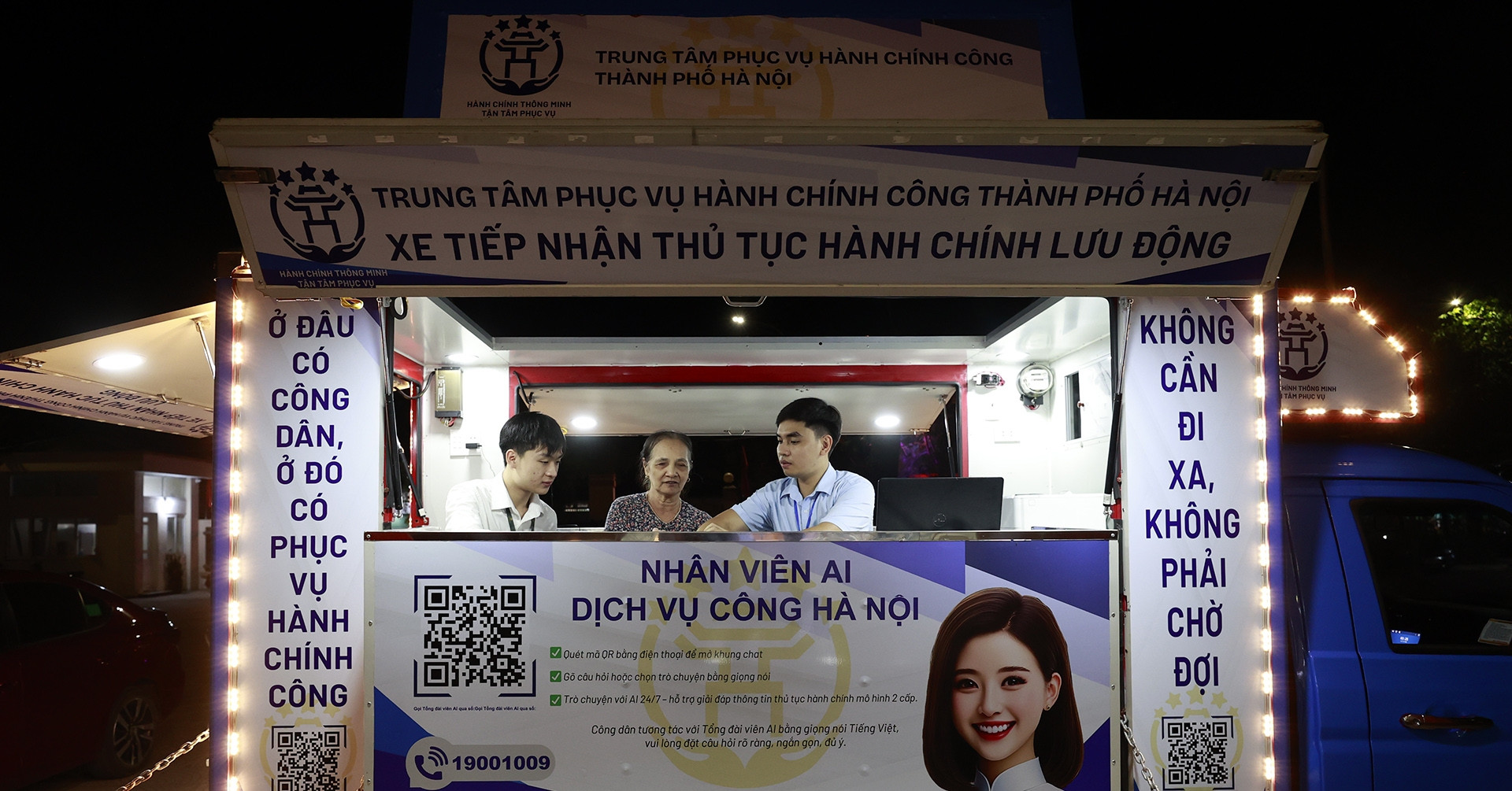 Hành chính công không &amp;apos;ngủ&amp;apos; ở Hà Nội, tiện ích bất ngờ cho người dân