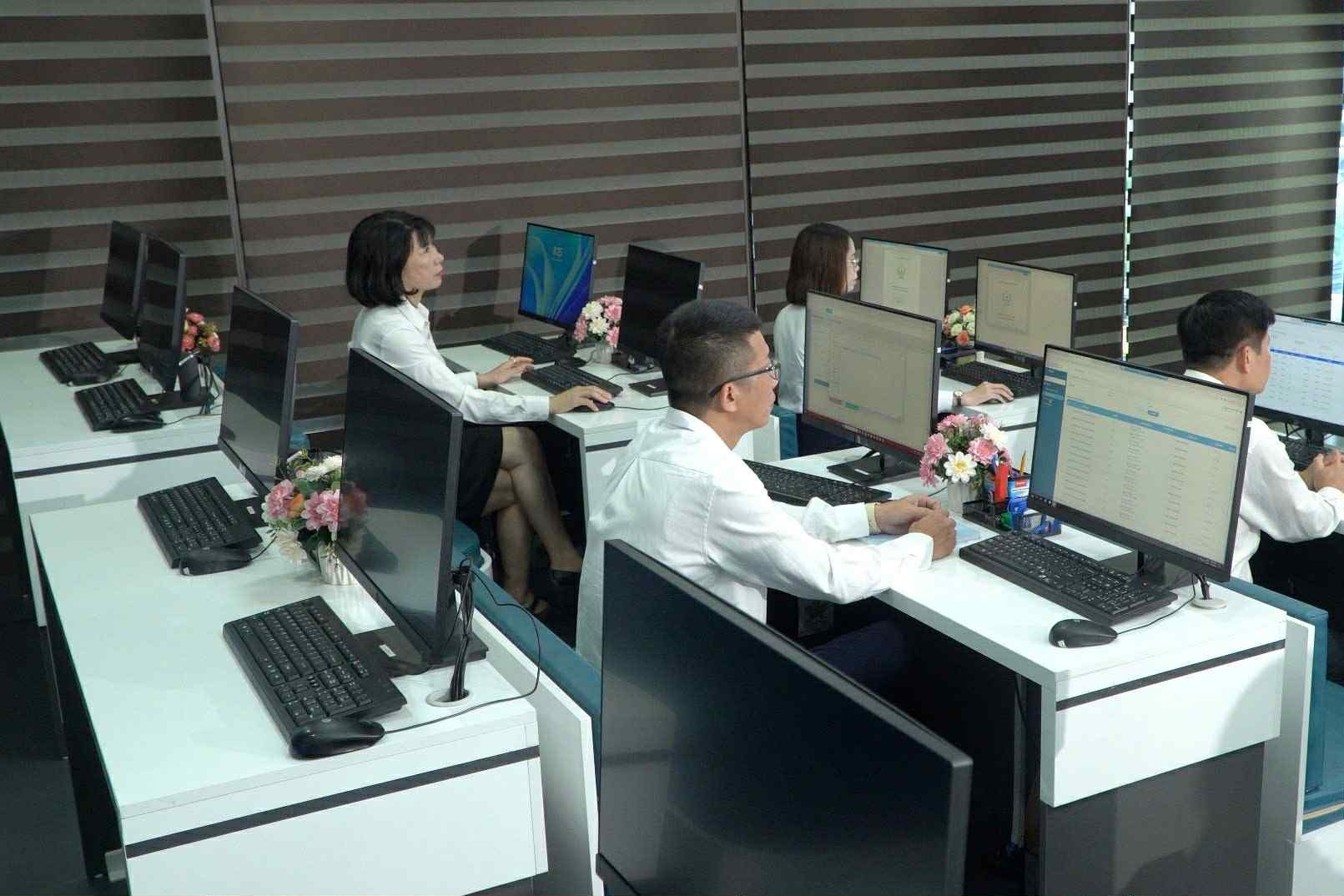 Ngày đầu đấu giá biển số xe đợt 8, biển ngũ quý 8 trúng hơn 2,6 tỷ đồng