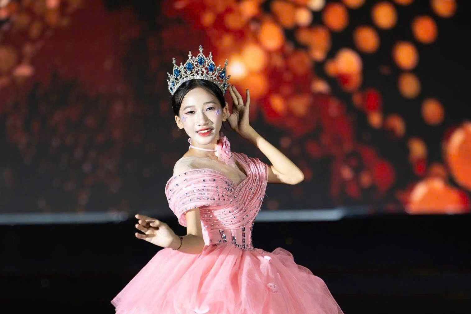 Ngôi sao 11 tuổi của sàn diễn thời trang Việt Nam lấn sân điện ảnh