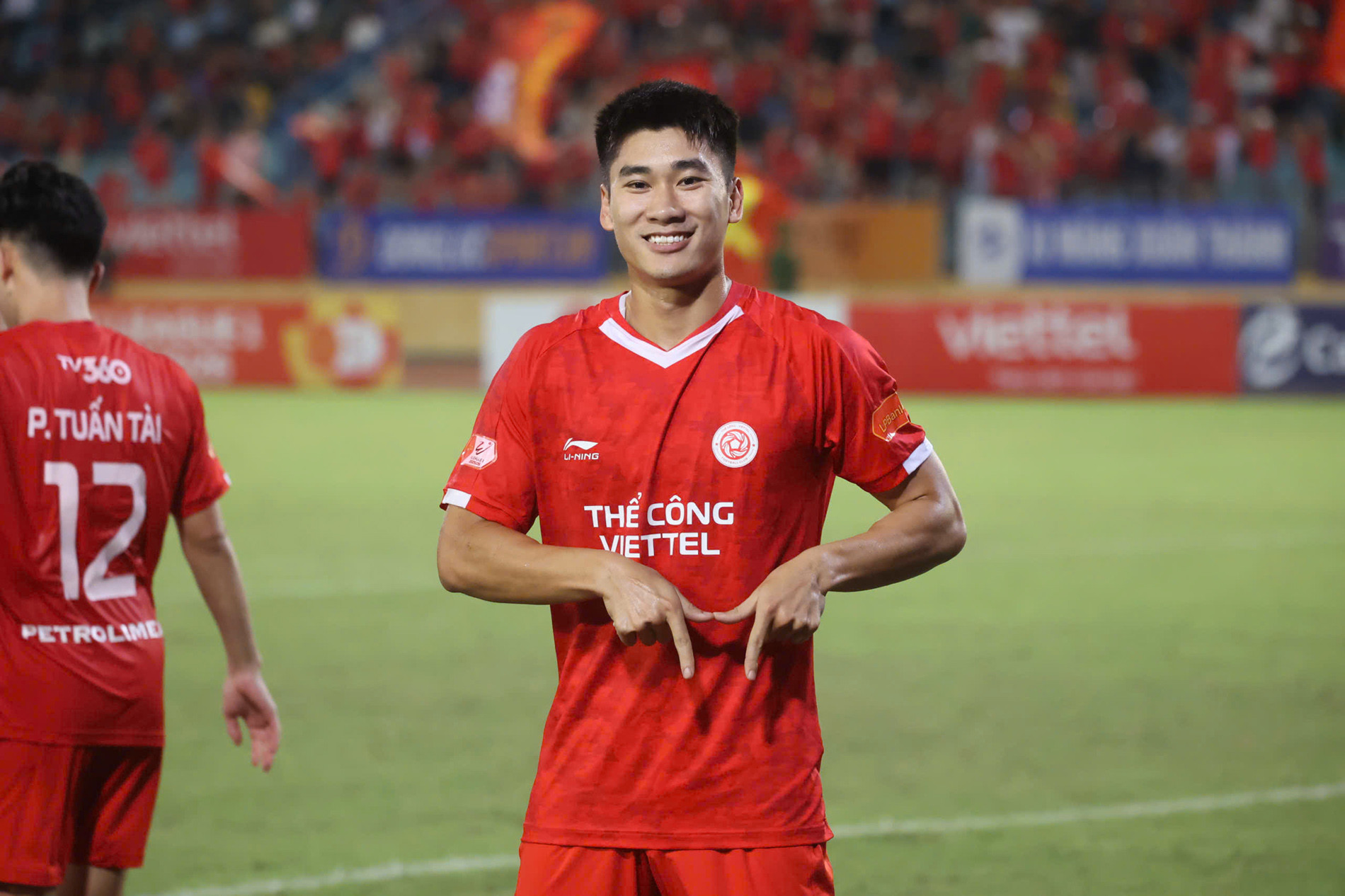 nham manh dung the cong viettel.jpg