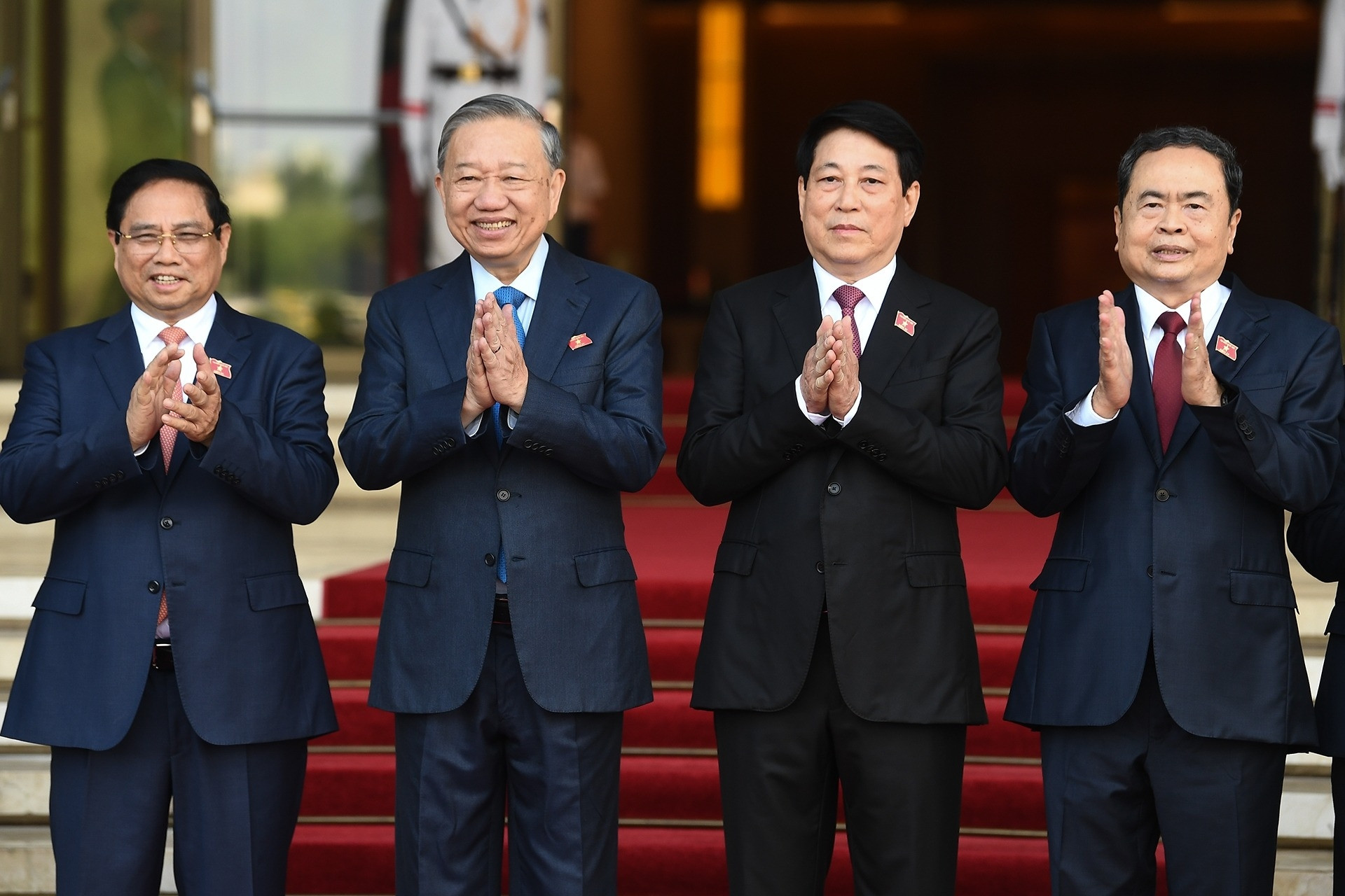 Quốc hội họp kỳ cuối cùng của nhiệm kỳ, phê chuẩn, bầu một số chức danh lãnh đạo