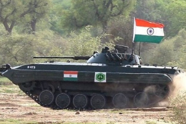 BMP-2 Sarath pháo 30mm, tên lửa Konkurs xuyên giáp 700mm từ 4km, ‘bơi qua sa mạc' đè bẹp đối thủ