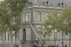 Siêu trộm đột nhập bảo tàng giữa ban ngày, cuỗm sạch kho báu của nước Pháp