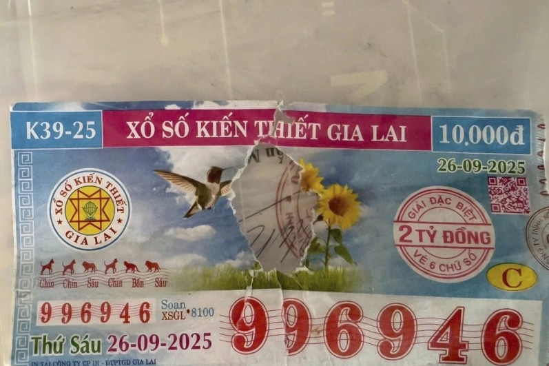 Trúng xổ số 2 tỷ nhưng bị rách giữa tờ vé, người đàn ông Quảng Ngãi chờ phán quyết