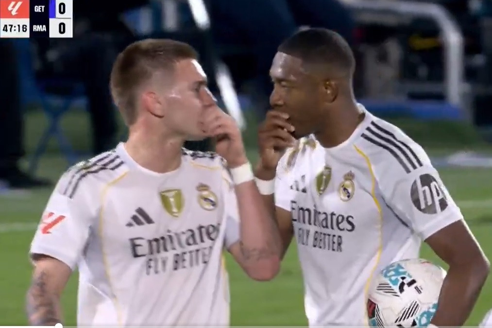 Xabi Alonso phạt sao trẻ Mastantuono vì xô xát với đàn anh trên sân