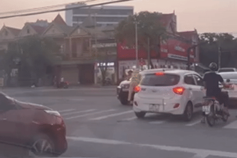 Bản tin trưa 21/10: Danh tính tài xế lái ô tô hất thiếu tá CSGT lên capo