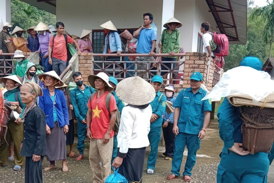 Bản tin cuối ngày 21/10: Núi nứt nguy hiểm trước bão, sơ tán khẩn cấp 216 người