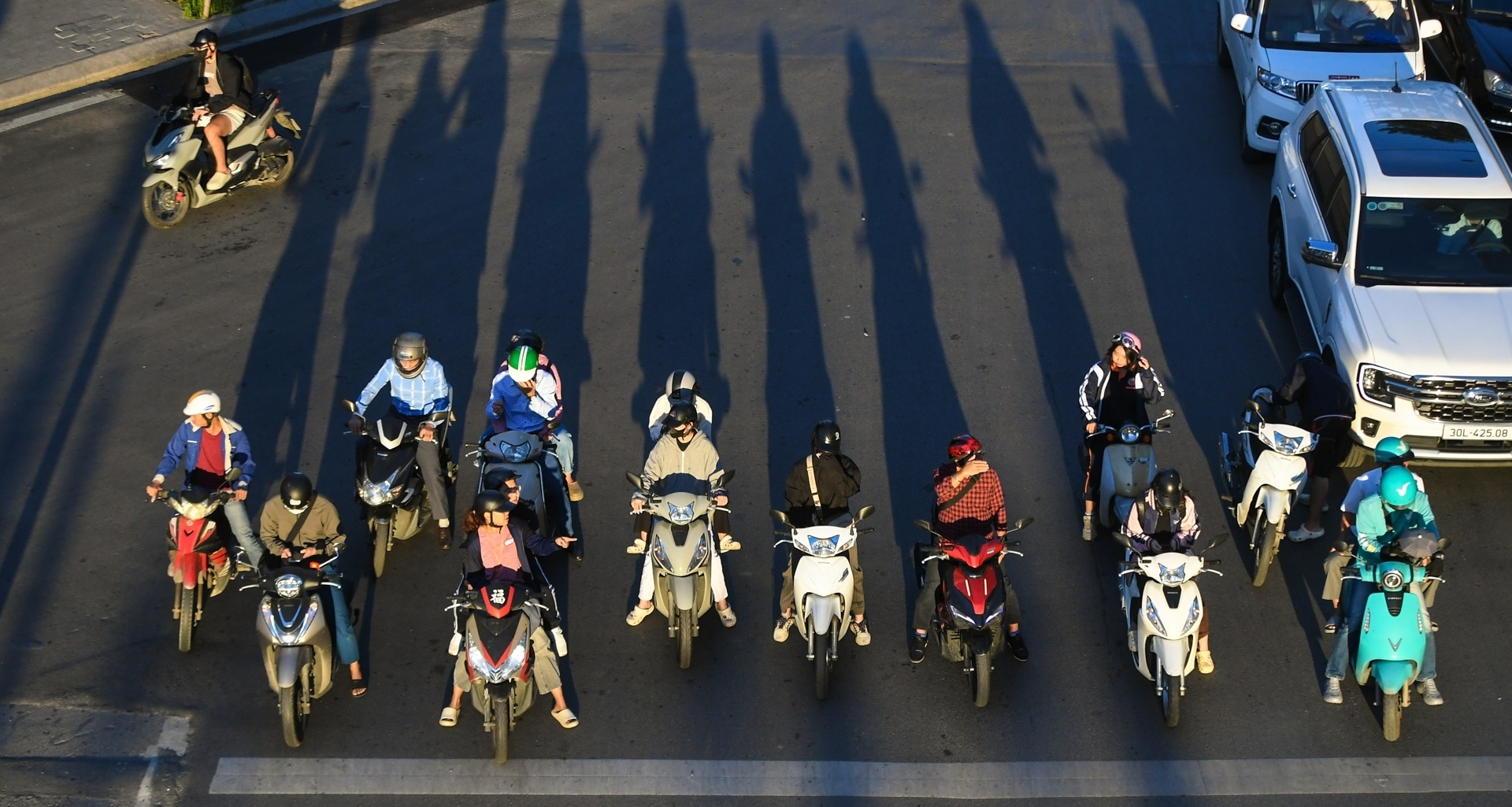 Dự báo thời tiết 22/10/2025: Bão số 12 áp sát Đà Nẵng, Hà Nội lạnh nhất 20 độ