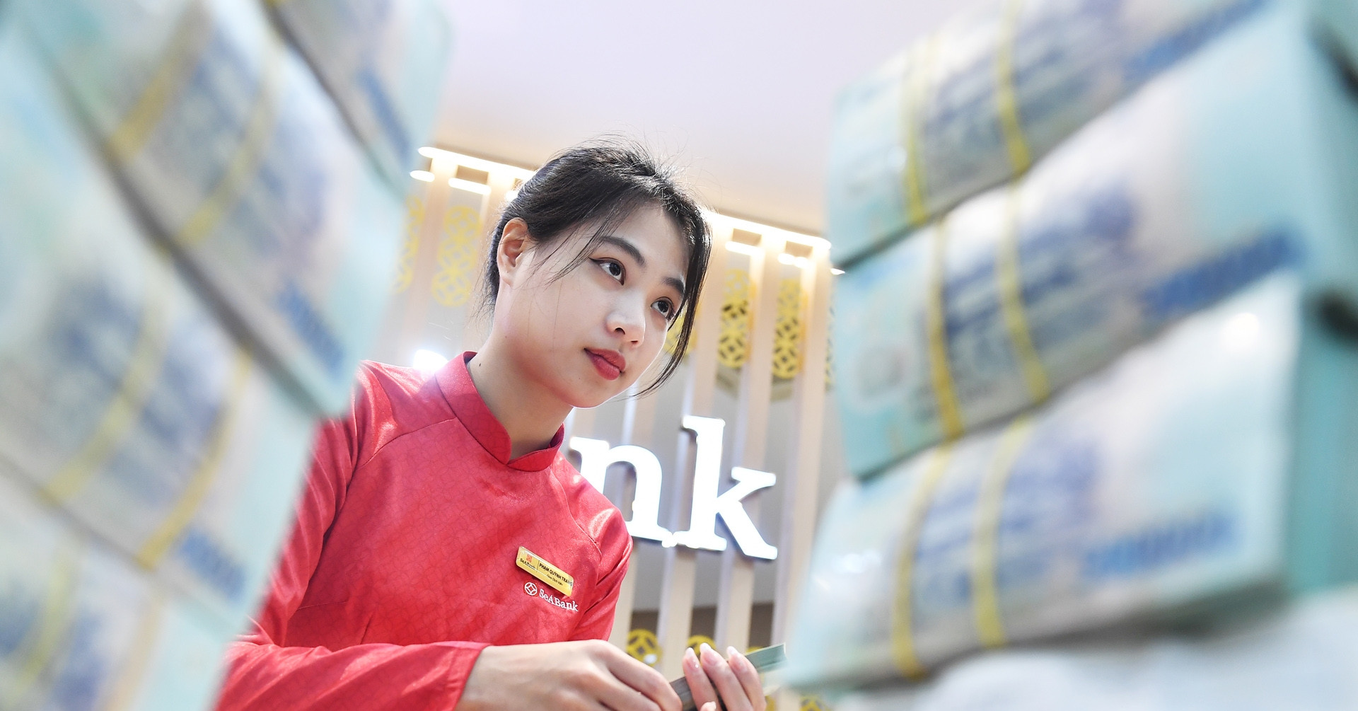 Lãi suất ngân hàng hôm nay 21/10/2025: Nhà băng dồn dập tăng lãi suất tiền gửi