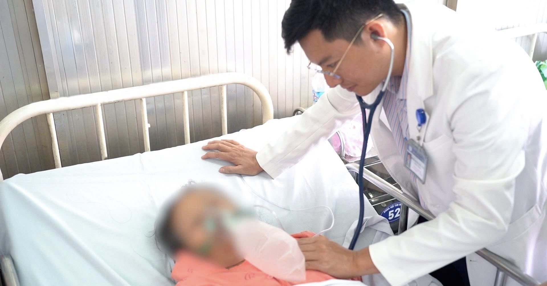 Bật báo động đỏ cứu người phụ nữ khó thở, "đuối nước trên cạn"