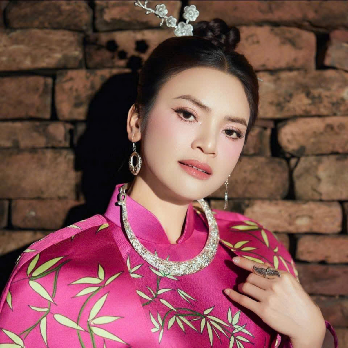 Diễn viên Thanh Sơn giả gái