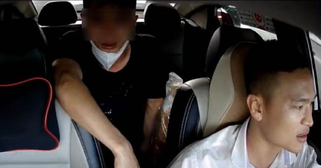 Chuyến taxi 0 đồng và tấm lòng của tài xế Hà Nội với người cha nghèo