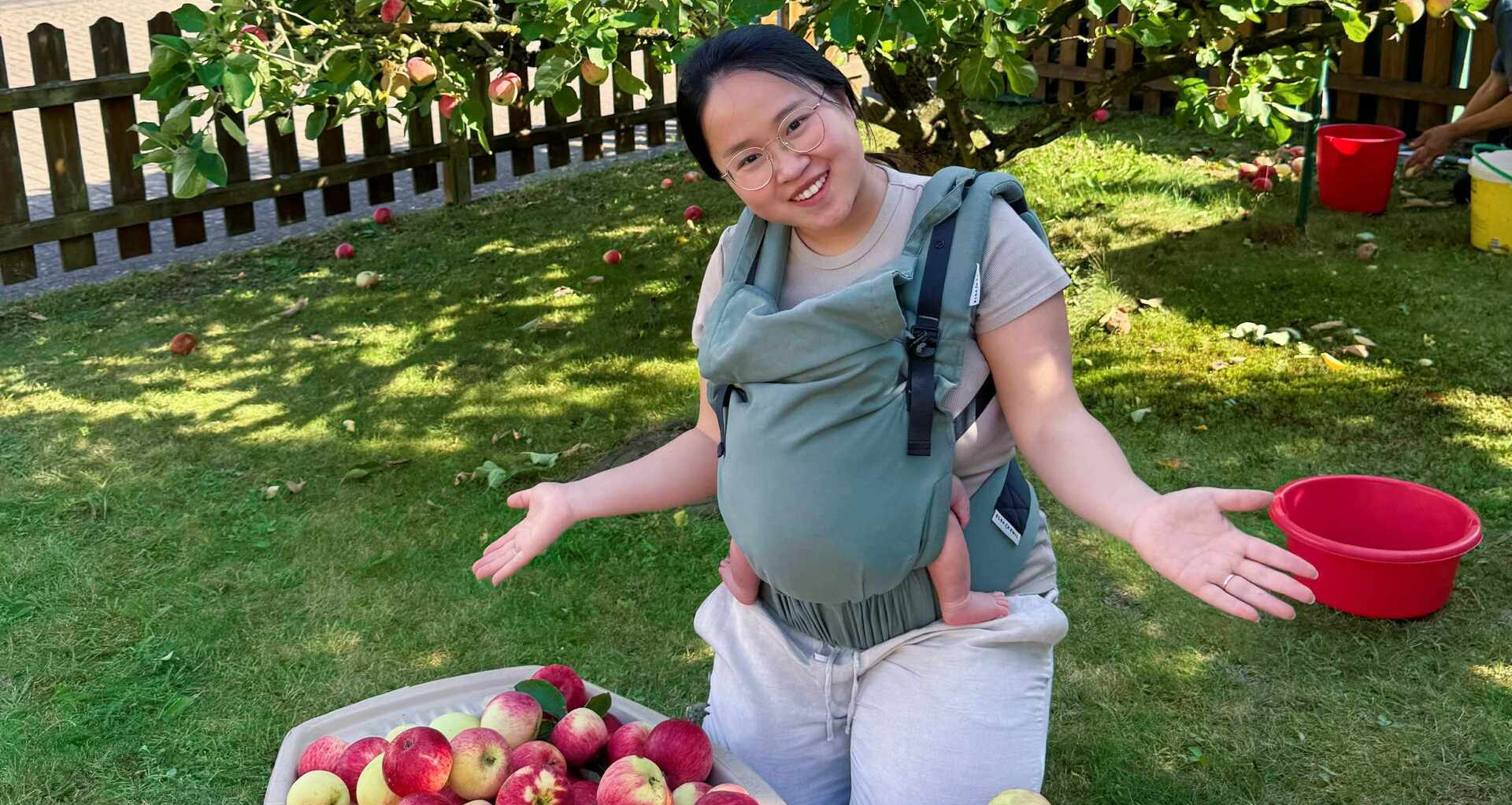 Cô dâu Việt khoe &amp;apos;khu vườn triệu đô&amp;apos; của bố chồng ở Đức, hái quả chín mỏi tay