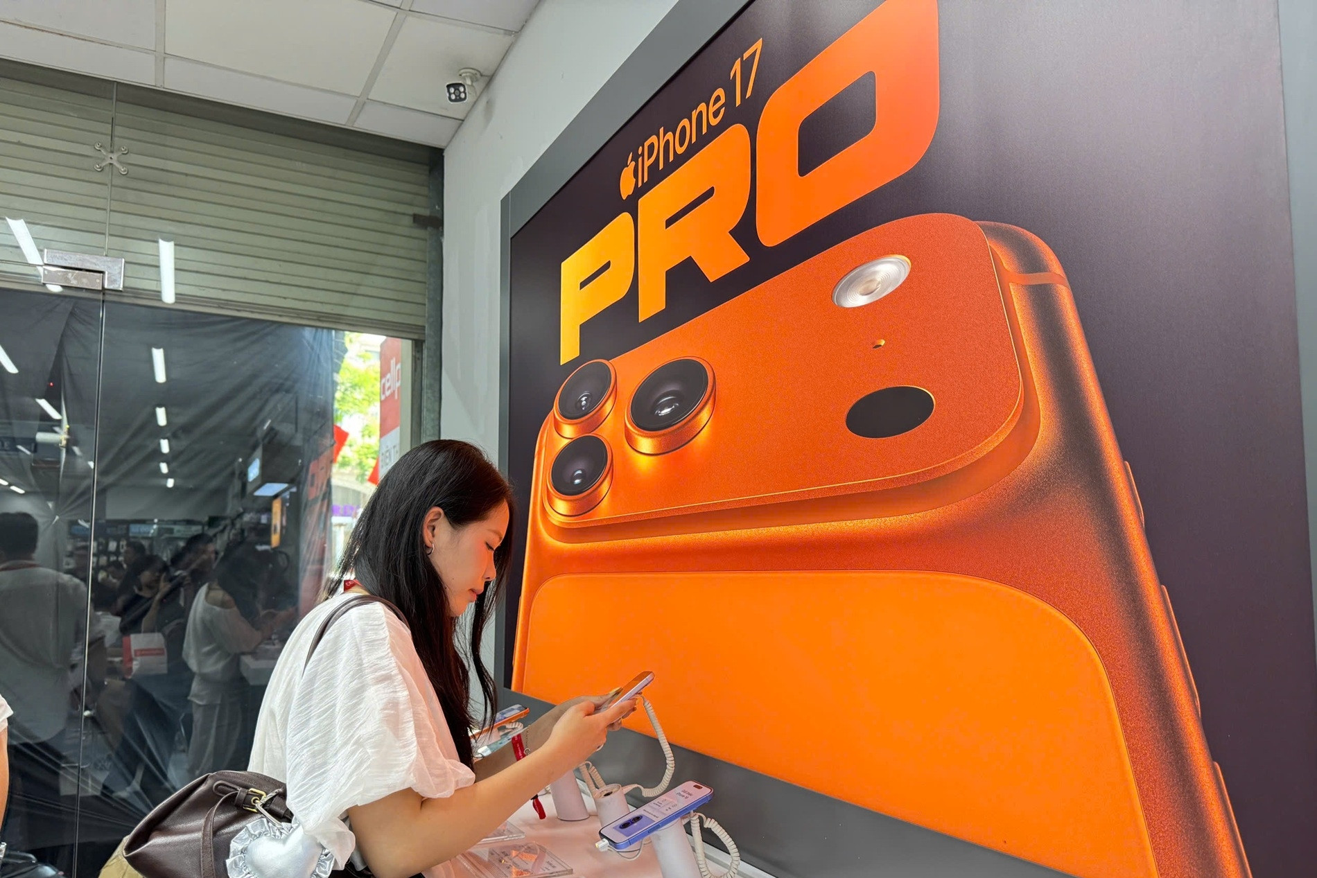 Cổ phiếu Apple ‘lên đỉnh’ sau báo cáo doanh số iPhone 17 tại Mỹ và Trung Quốc