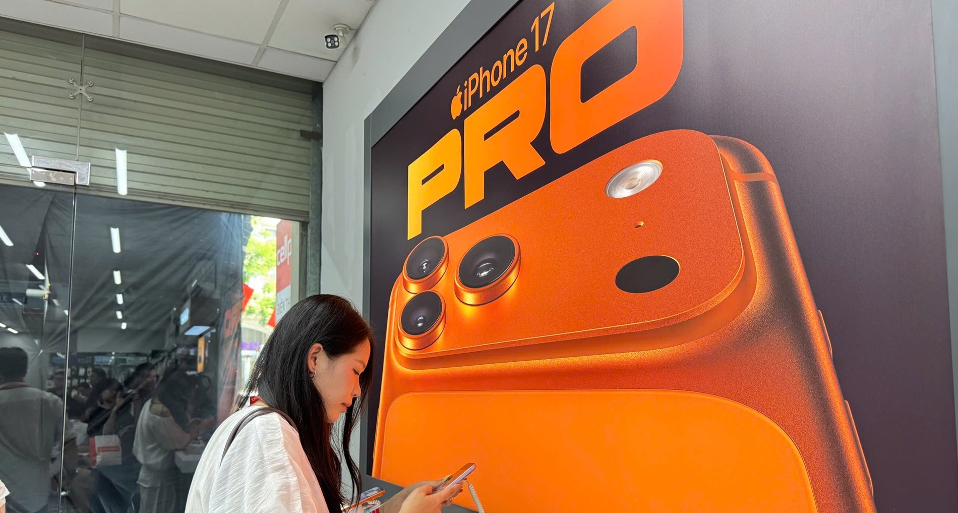 Cổ phiếu Apple ‘lên đỉnh’ sau báo cáo doanh số iPhone 17 tại Mỹ và Trung Quốc