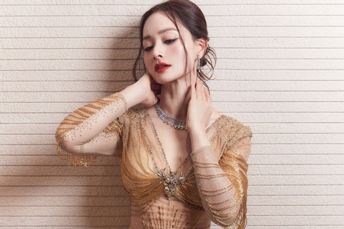 Diễn viên Lan Phương gây ngỡ ngàng vì quá sexy sau ly hôn chồng Tây