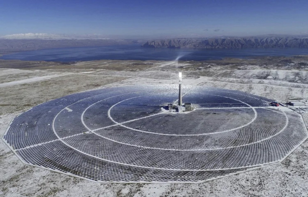 Gonghe 50 MW tower CSP by Power China in Qinghai.jpg