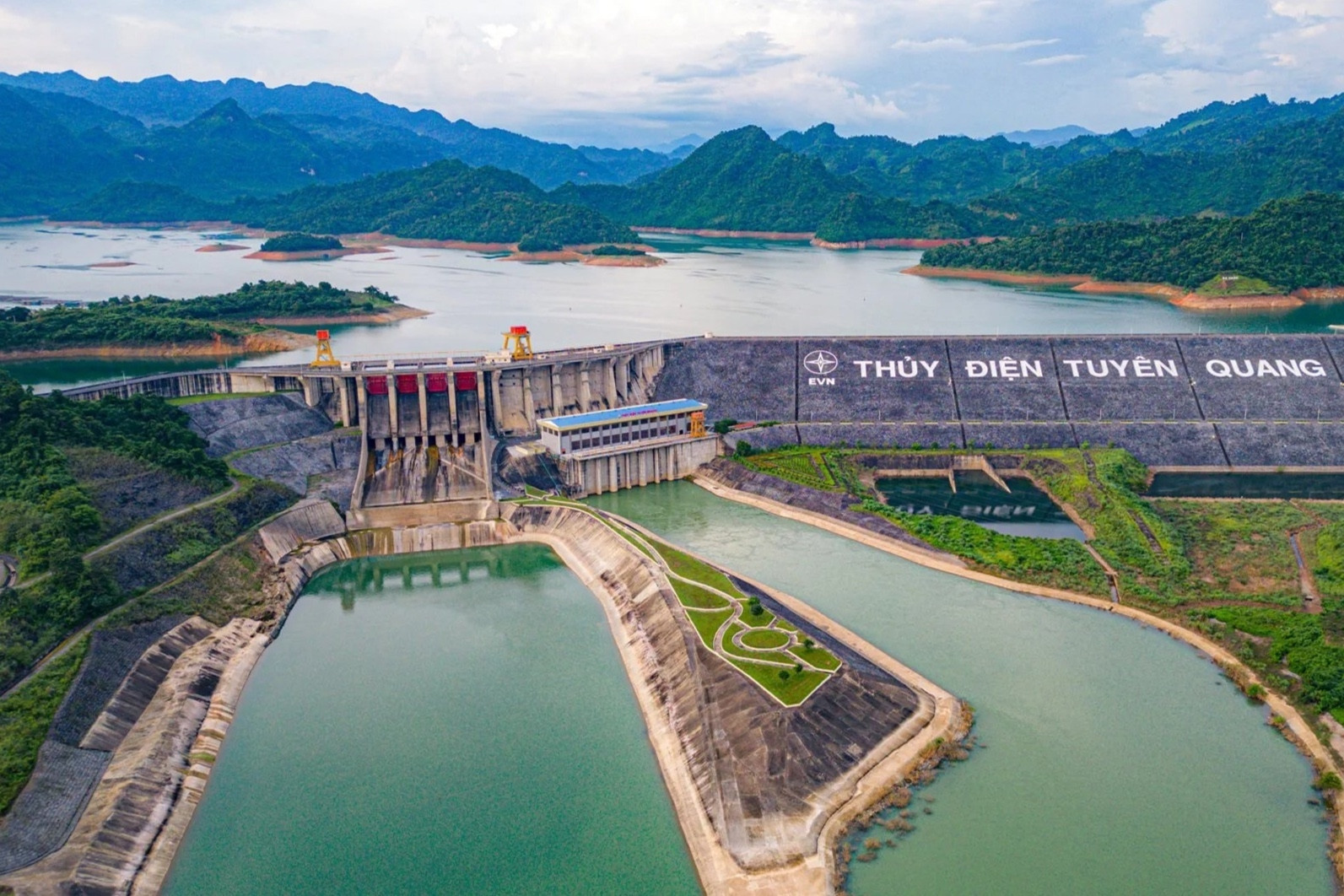 Mở 1 cửa xả đáy hồ thủy điện Tuyên Quang từ 18h hôm nay, cảnh báo an toàn hạ du