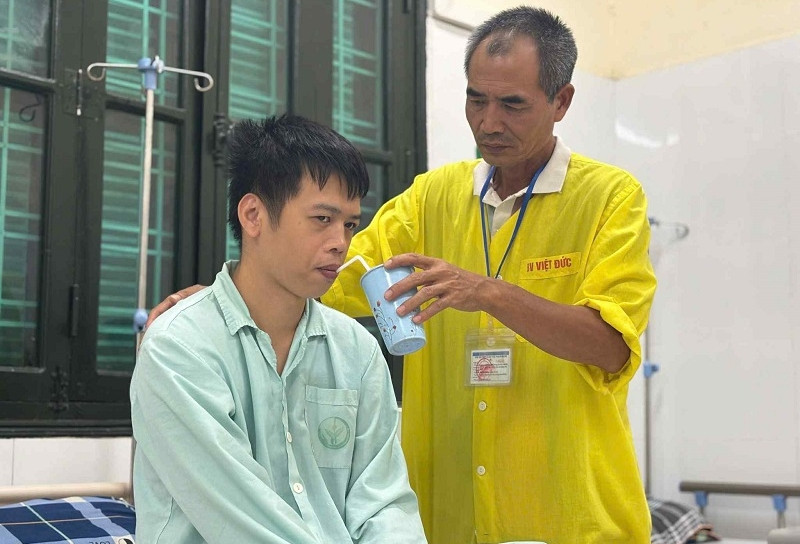 Người cha nghèo cần 60 triệu đồng cứu con trai bị thiểu năng phẫu thuật tim