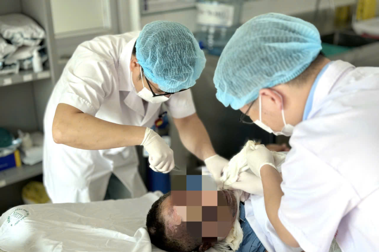 Người đàn ông nguy kịch sau khi làm một việc giúp hàng xóm