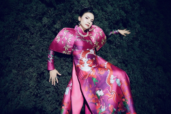 NSND Phạm Phương Thảo rạng rỡ tuổi 43, ca sĩ Ưng Hoàng Phúc nhập viện