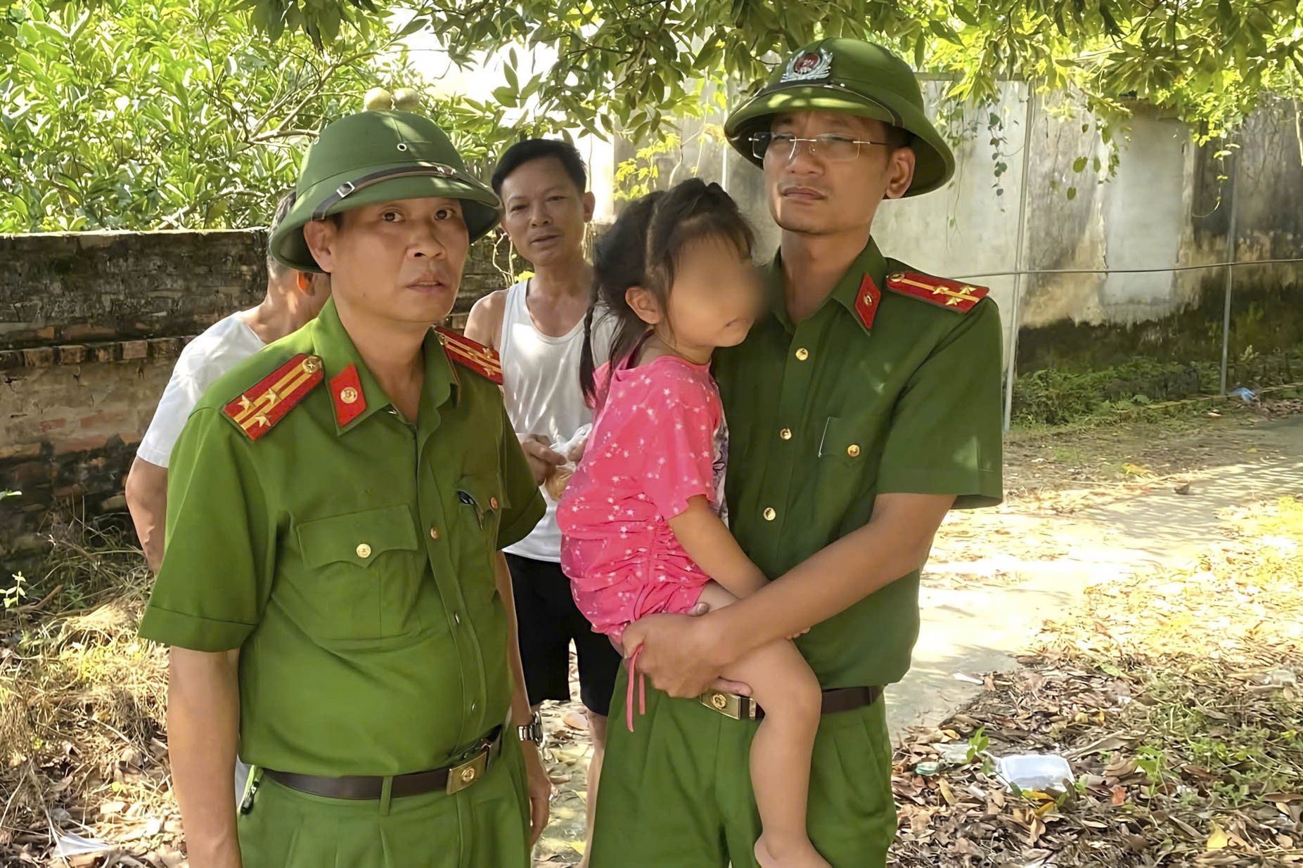 Vụ bé gái 4 tuổi bị bố đe dọa treo lên trần nhà ở Bắc Ninh: Chủ tịch xã nói gì?