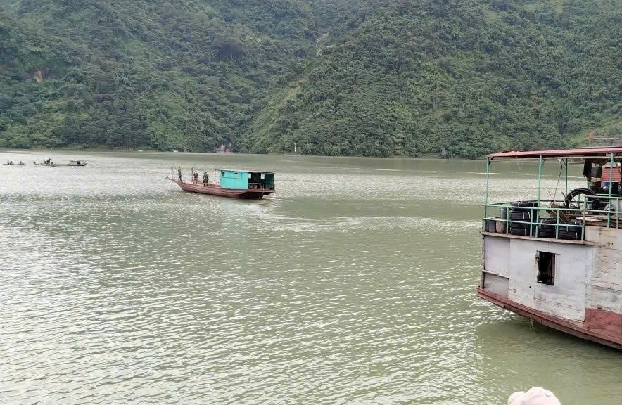 Bản tin trưa 22/10: Lái thuyền mất tích trên sông Đà