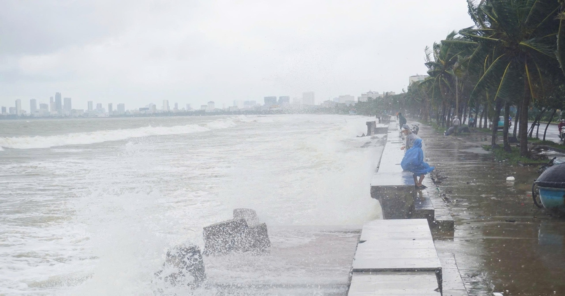 Dự báo thời tiết 23/10/2025: Hà Nội cao nhất chỉ 23 độ, Đà Nẵng lo mưa lớn lịch sử