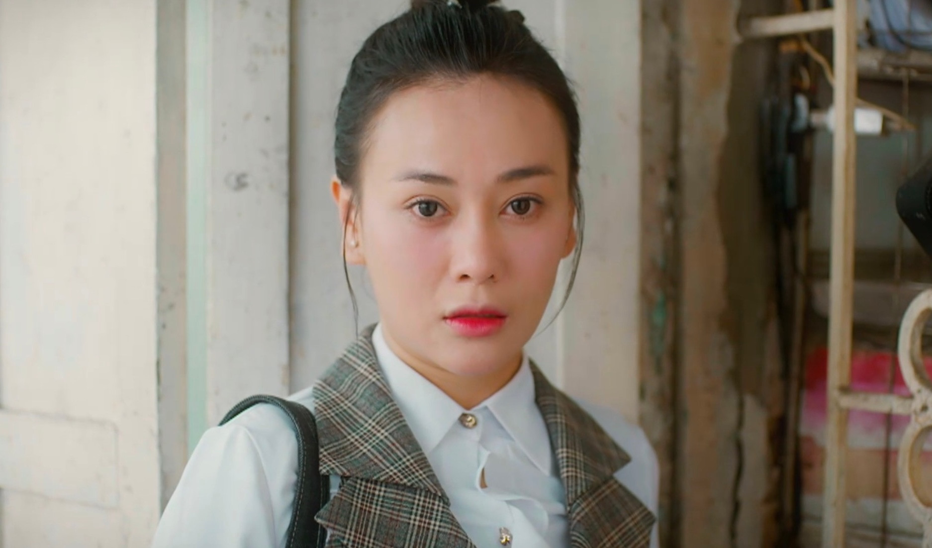 Phương Oanh tạo hình vai Mỹ Anh năm 18 tuổi