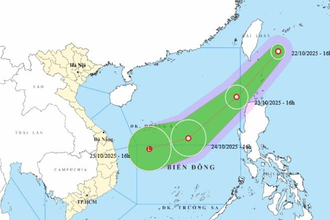 Bão số 12 chưa vào bờ, một áp thấp nhiệt đới lại xuất hiện gần Biển Đông