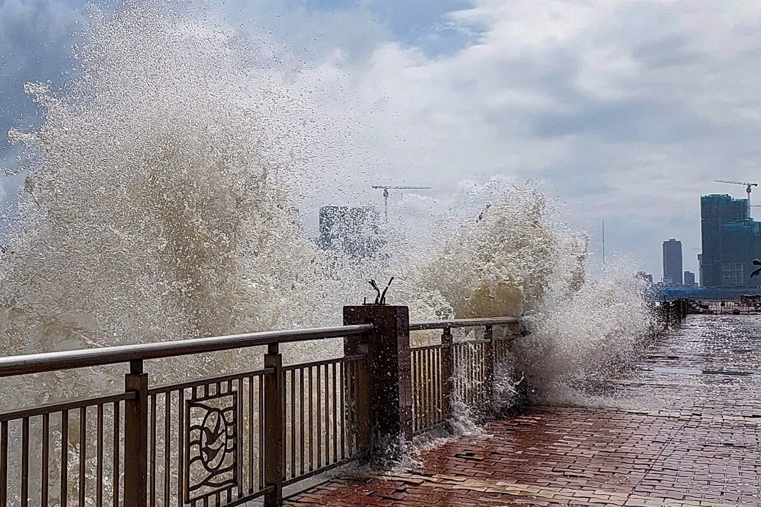 Bão số 12: Danh sách hơn 100 xã, phường Quảng Trị - Quảng Ngãi nguy cơ ngập lụt, sạt lở