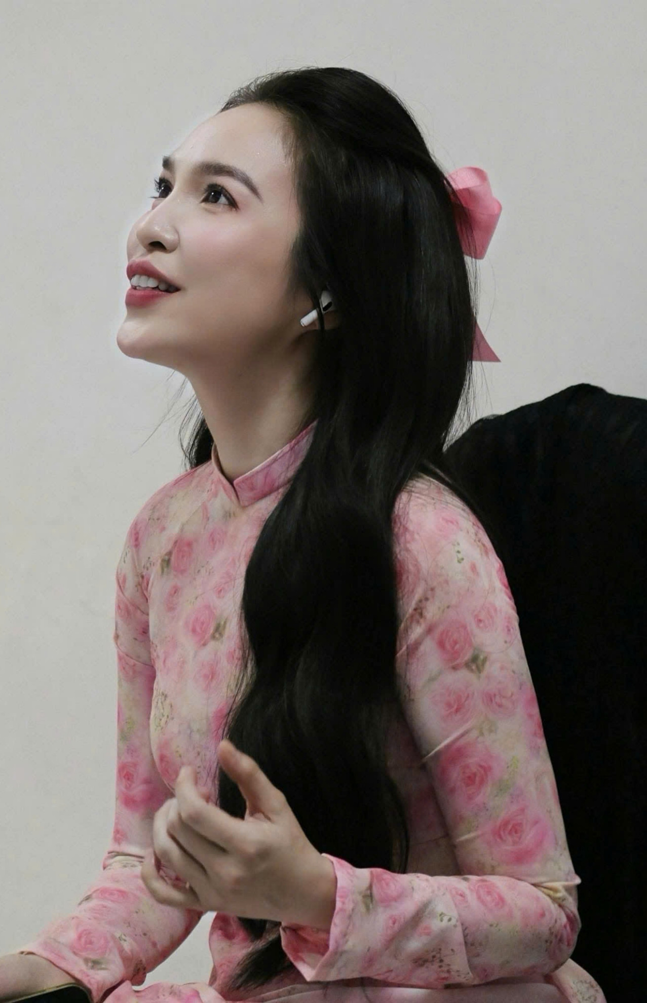 Diễn viên Huyền Lizzie tận hưởng không khí mùa thu